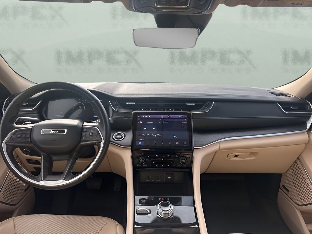 Used 2021 Jeep Grand Cherokee L Limited w/ Luxury Tech Group II image 16