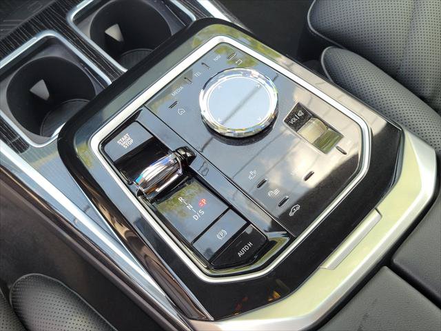 Used 2025 BMW 740i xDrive AWD/4WD image 32