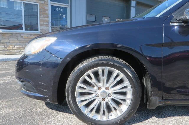 Used 2012 Chrysler 200 Limited w/ Sun/Sound Group FWD image 31