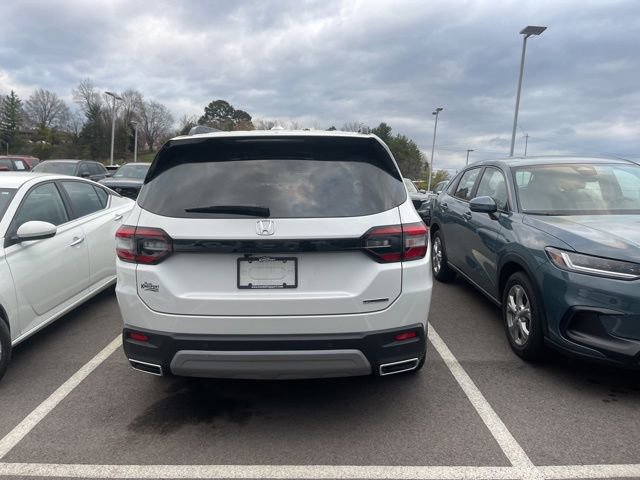 Used 2025 Honda Pilot Touring image 11