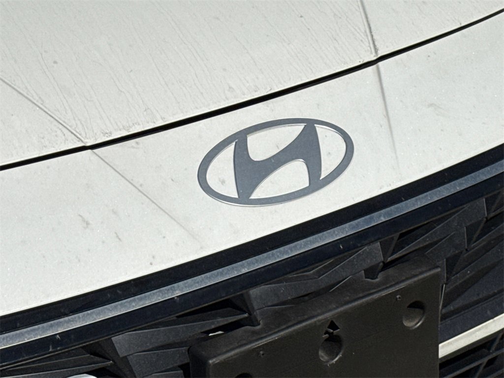 Used 2025 Hyundai Elantra Limited image 4