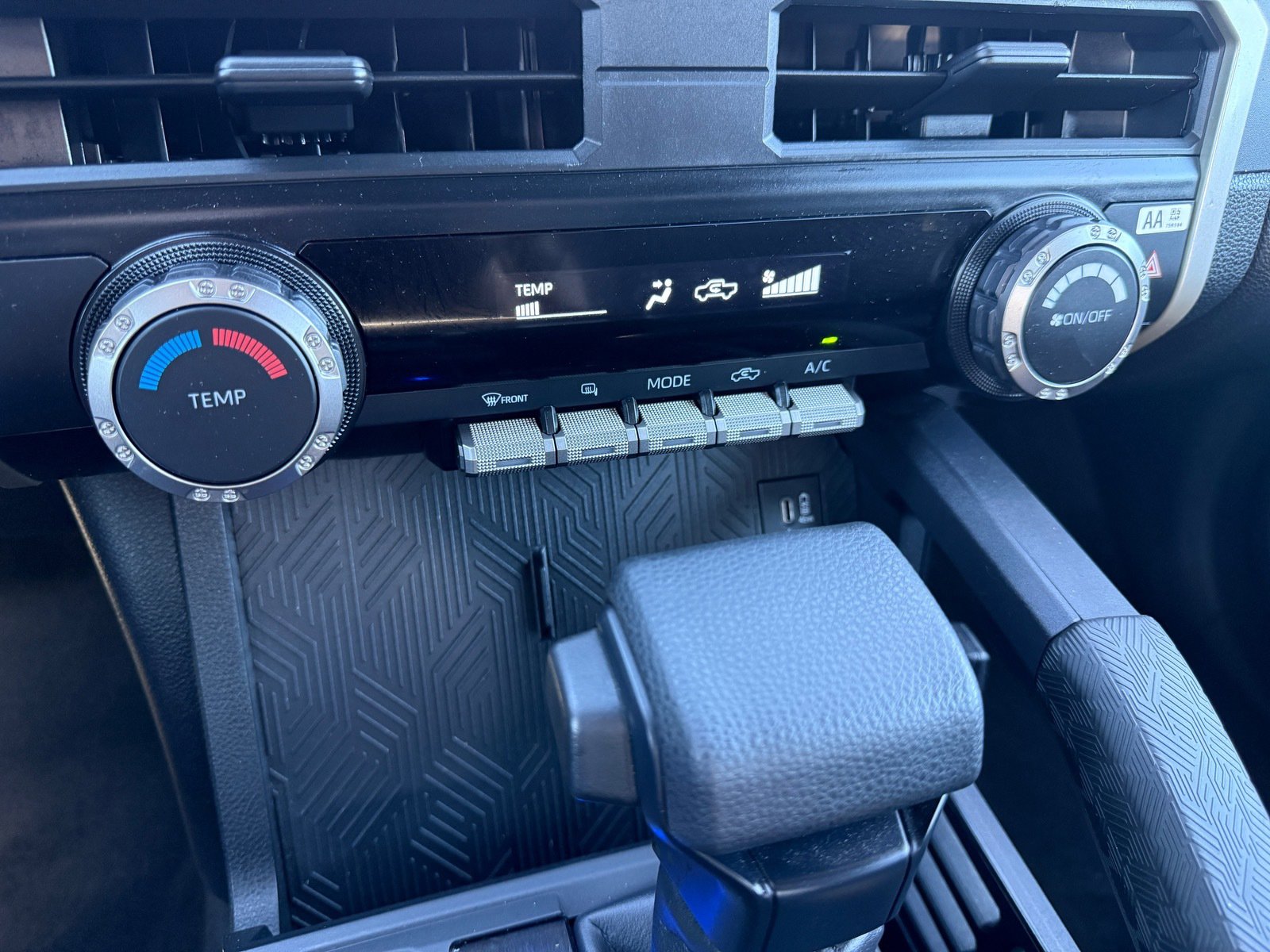 Used 2024 Toyota Tacoma SR image 18