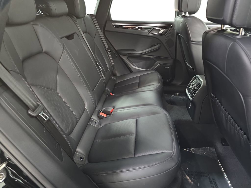 Certified 2025 Porsche Macan image 26