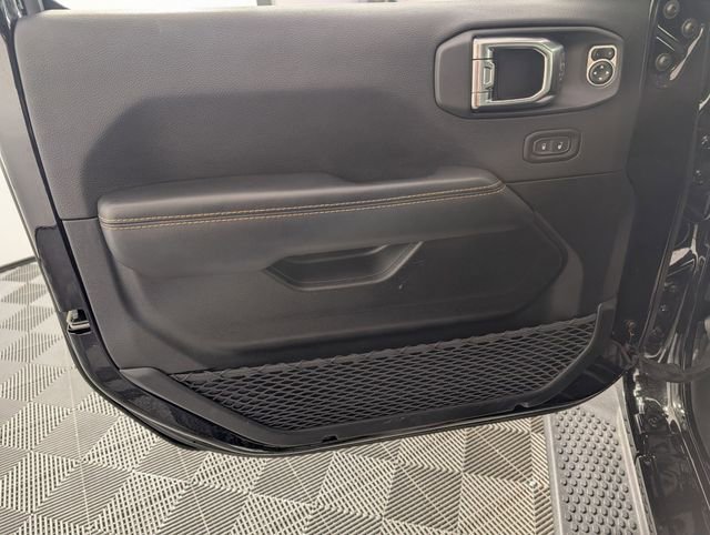 Used 2025 Jeep Wrangler Unlimited Sahara image 10