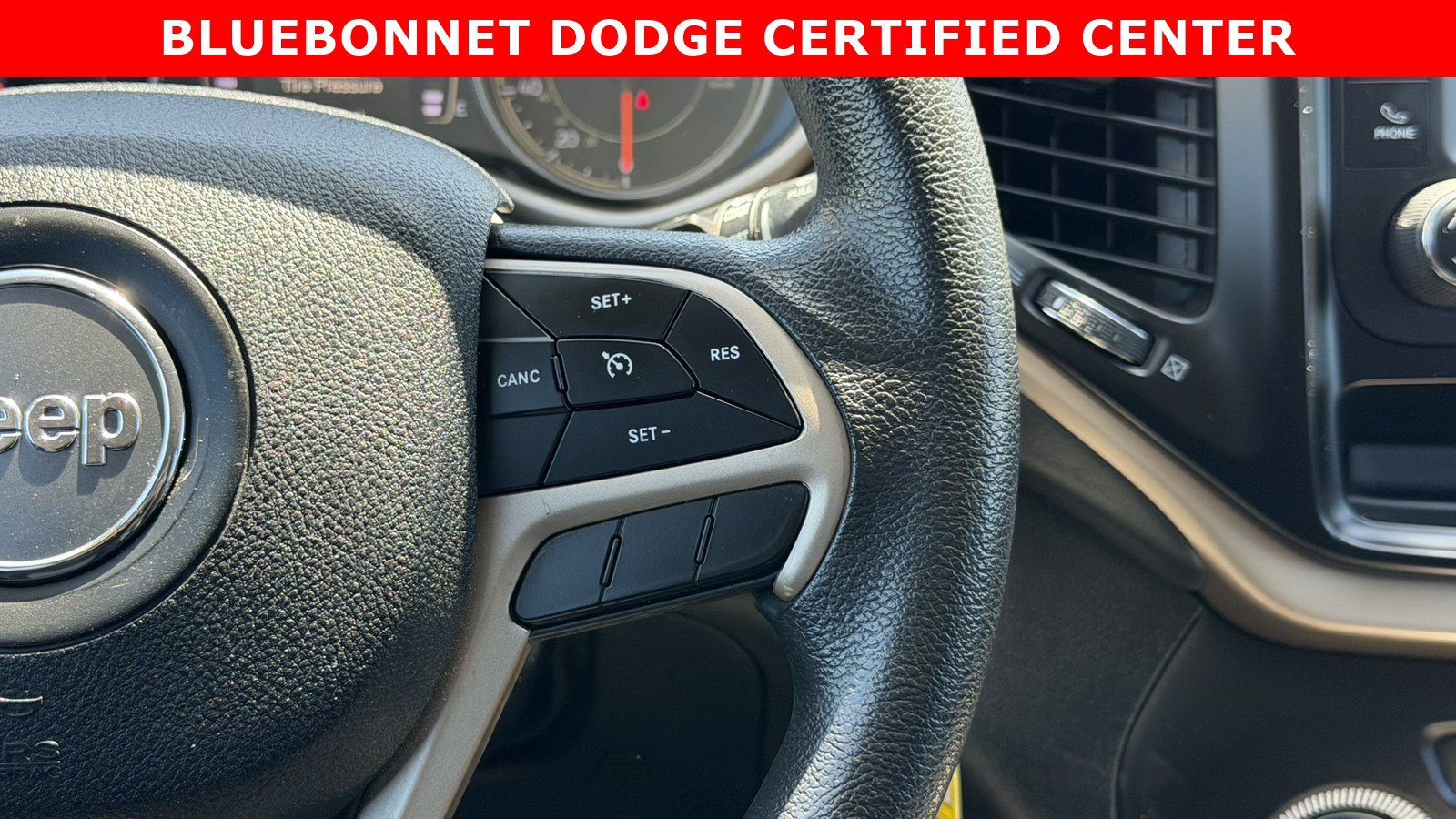 Used 2018 Jeep Cherokee Latitude FWD image 23