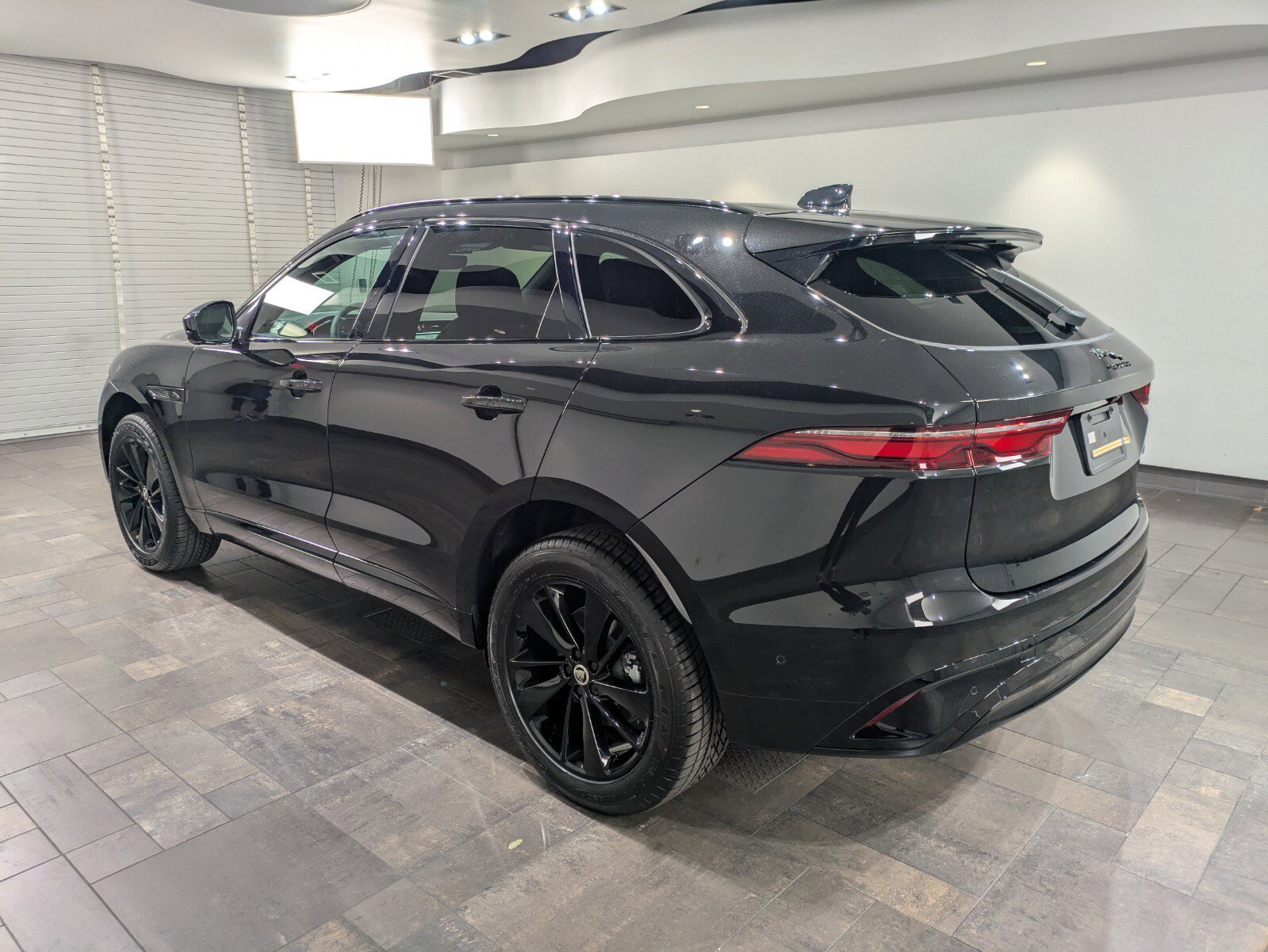 New 2026 Jaguar F-PACE R-Dynamic S image 4