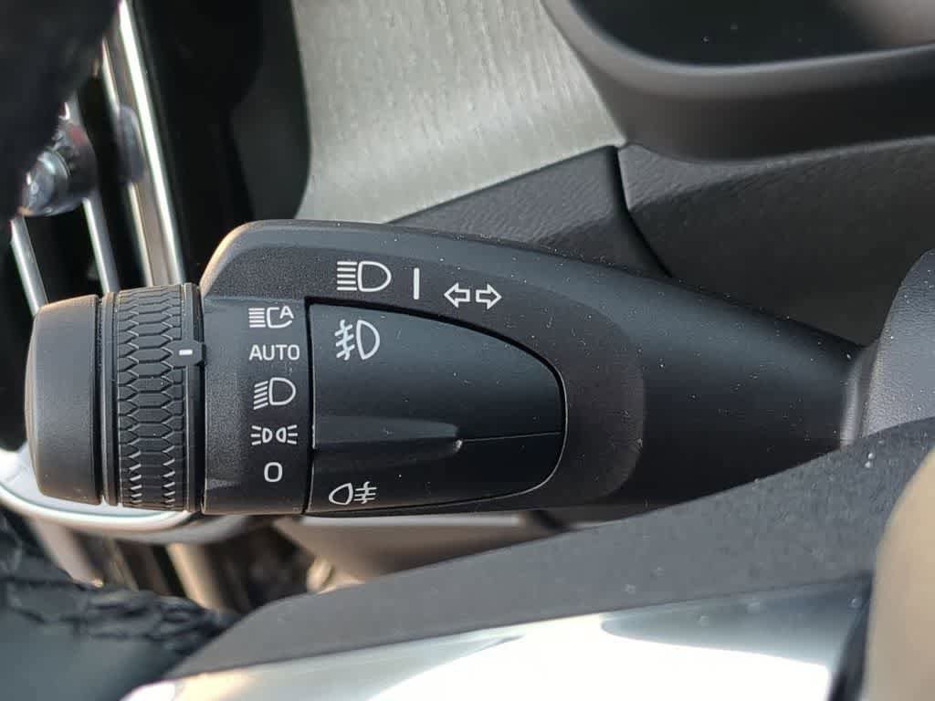 Certified 2026 Volvo XC40 B5 Core w/ Protection Package Premier AWD/4WD image 25