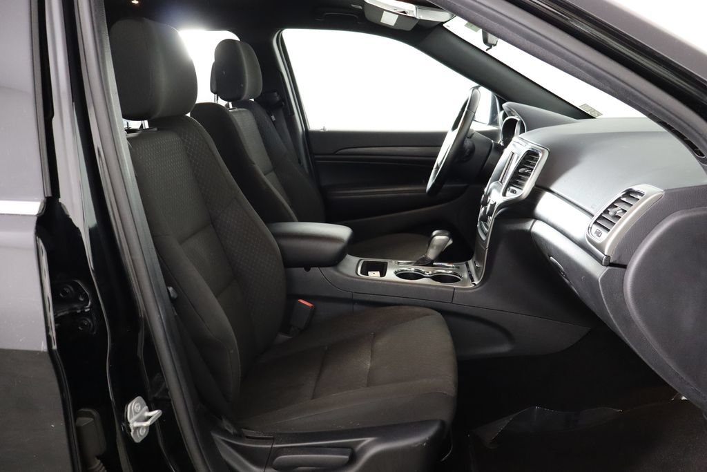 Used 2020 Jeep Grand Cherokee Laredo AWD/4WD image 18