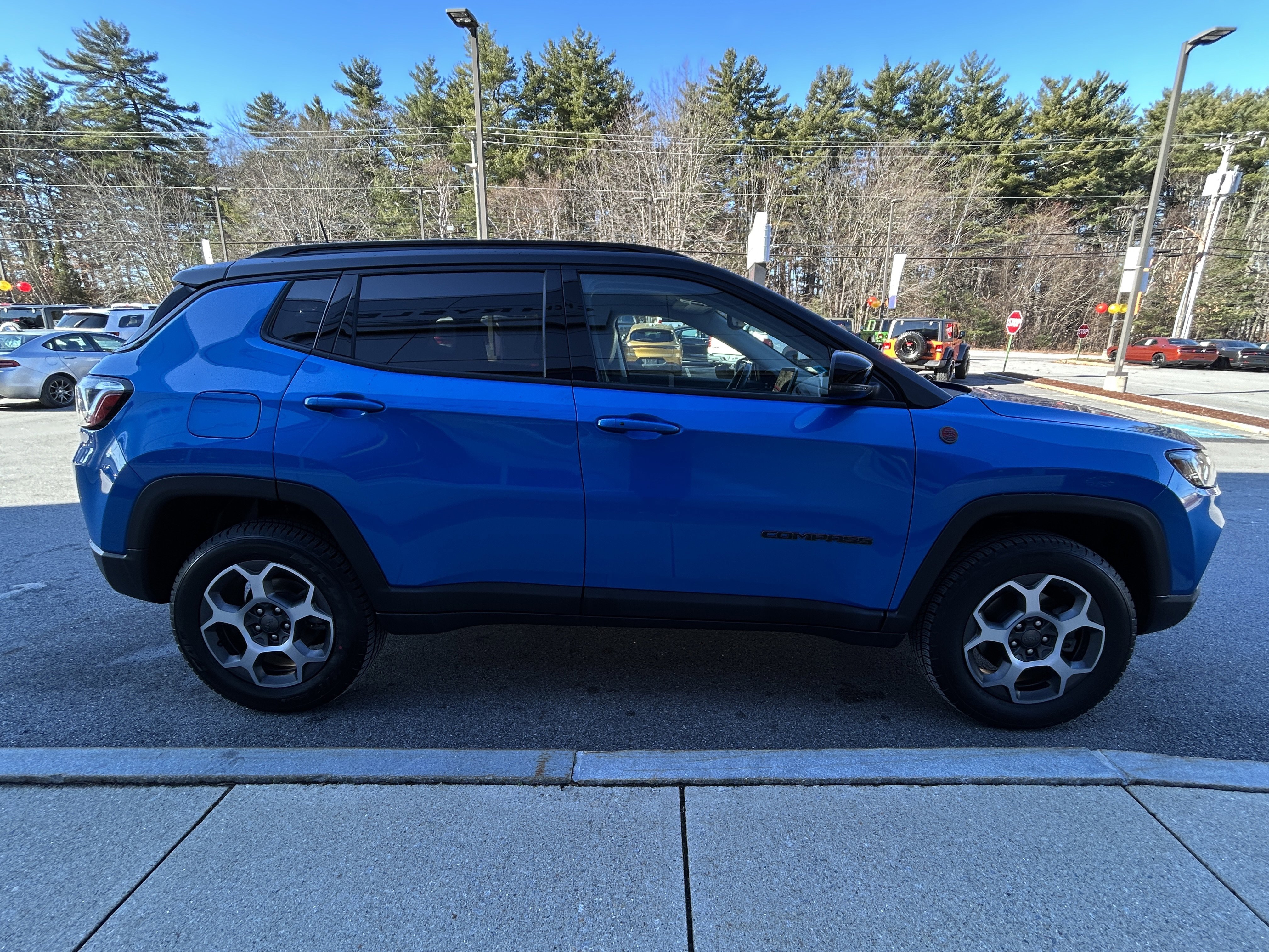 Certified 2022 Jeep Compass Trailhawk w/ Trailhawk Convenience Group AWD/4WD image 13