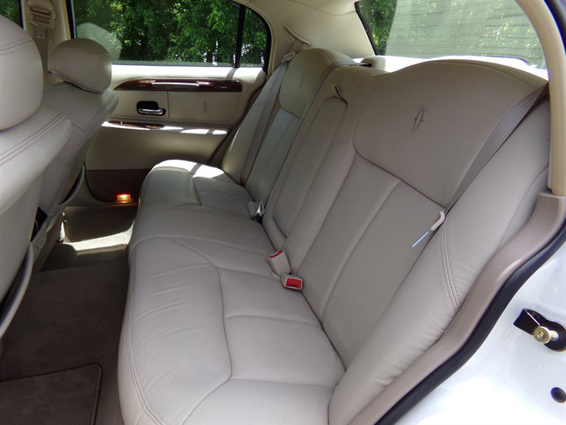 Used 2001 Lincoln Town Car Cartier RWD image 26