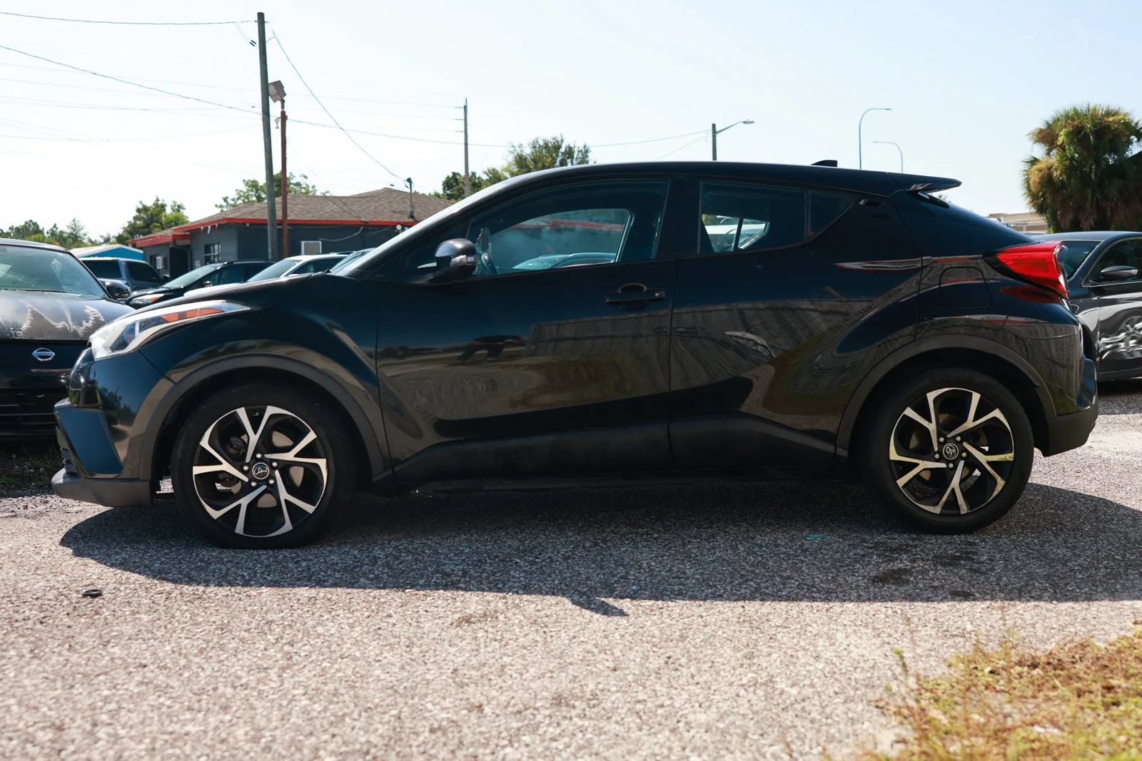 Used 2018 Toyota C-HR XLE FWD image 2
