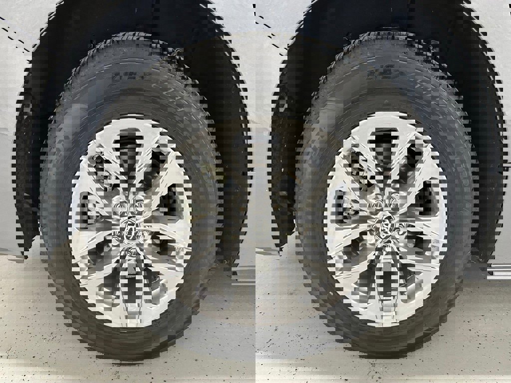 Used 2025 Toyota Sienna XLE image 69