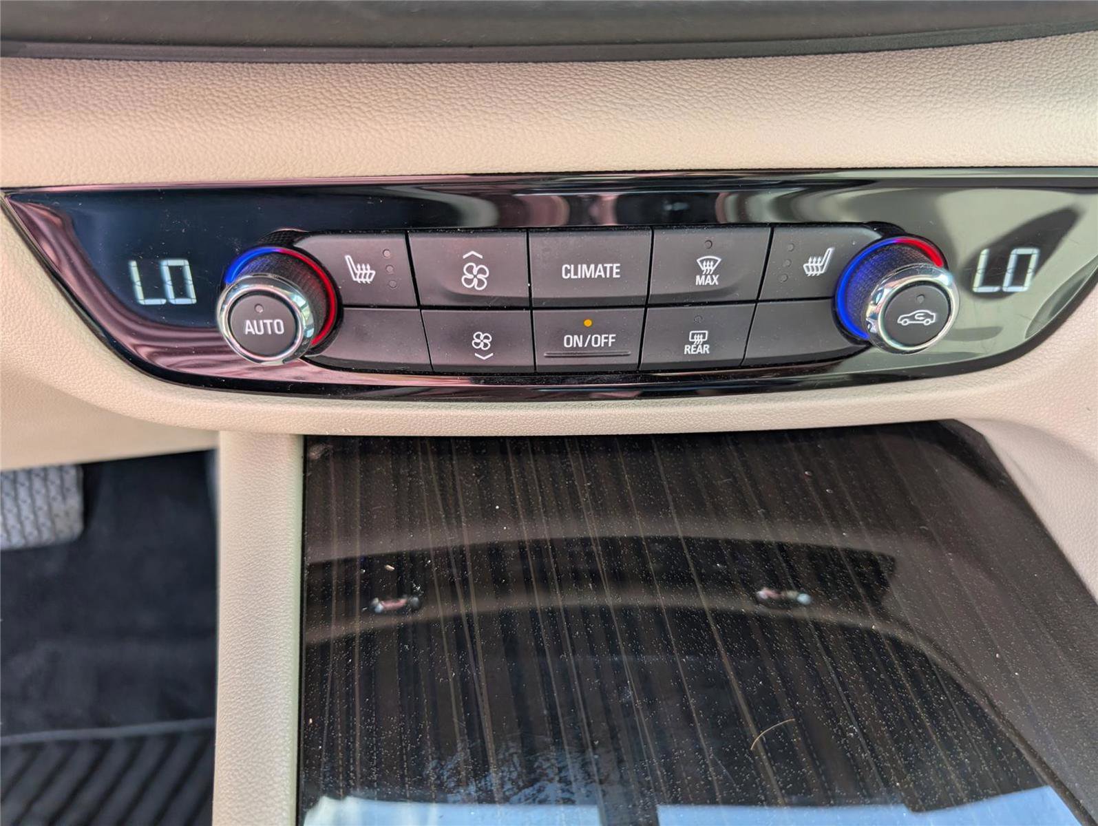 Used 2018 Buick Regal Essence w/ Driver Confidence Package #1 image 21