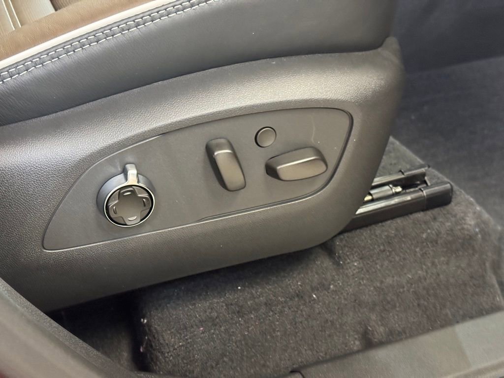 New 2026 GMC Acadia Denali Ultimate w/ LPO, Floor Liner Package image 30