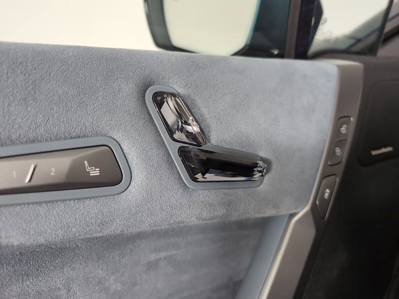 Used 2025 BMW iX xDrive50 w/ Premium Package image 22