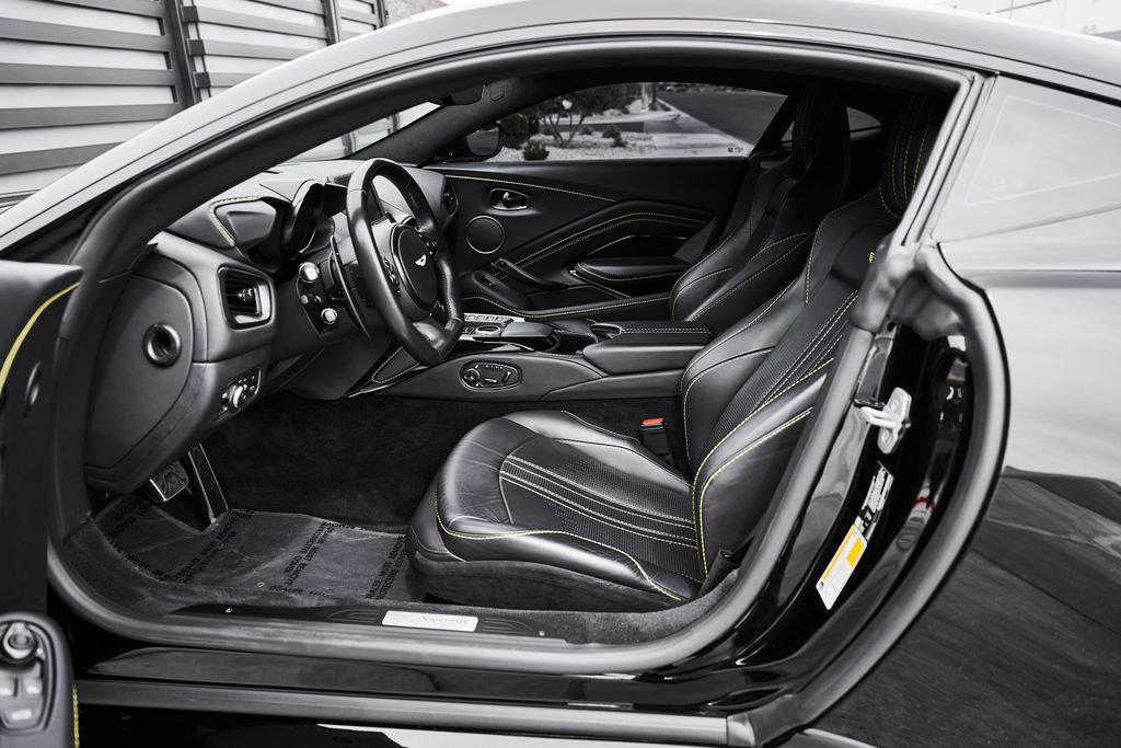 Used 2023 Aston Martin V8 Vantage Coupe RWD image 26