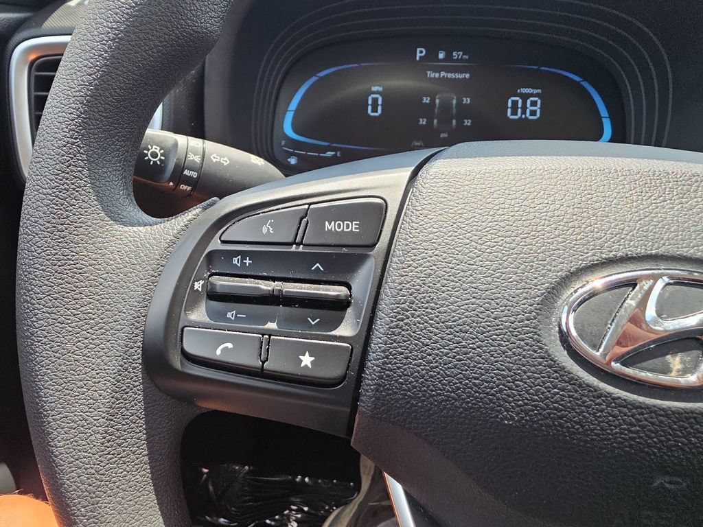 Certified 2025 Hyundai Venue SE FWD image 22