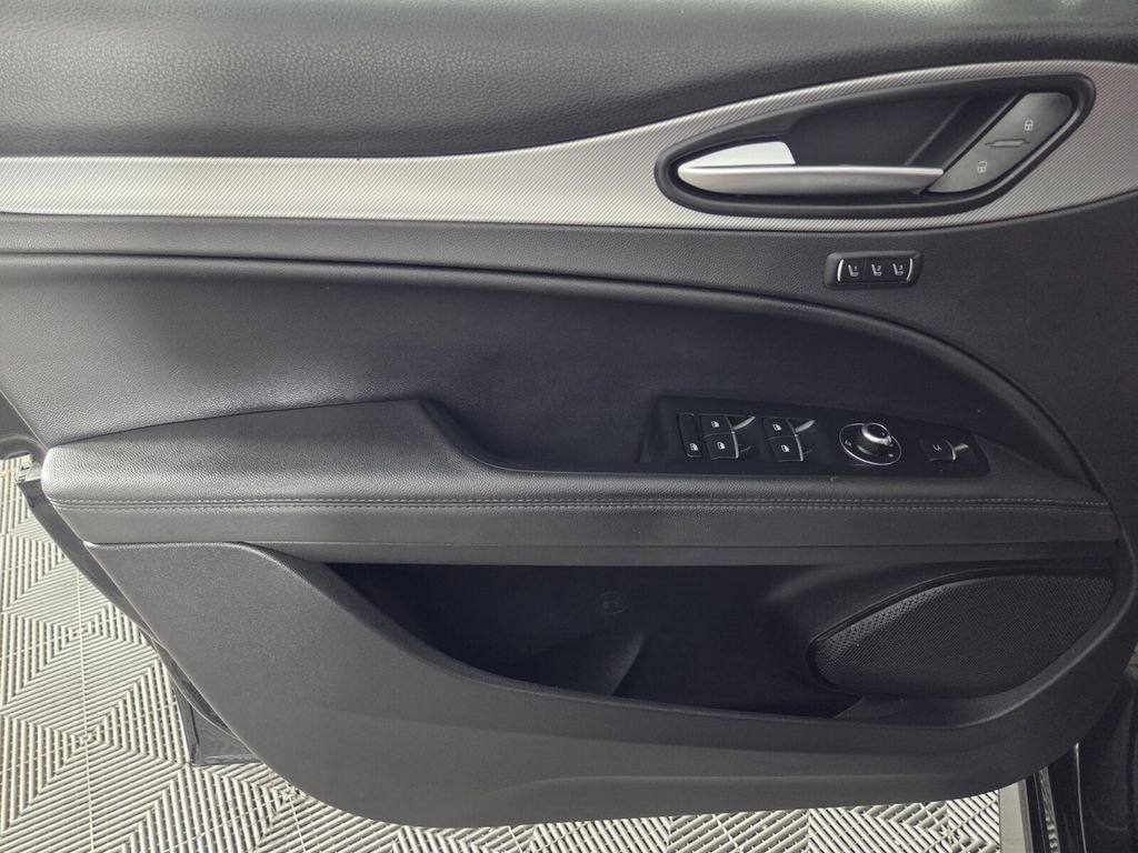 Used 2024 Alfa Romeo Stelvio Veloce image 21