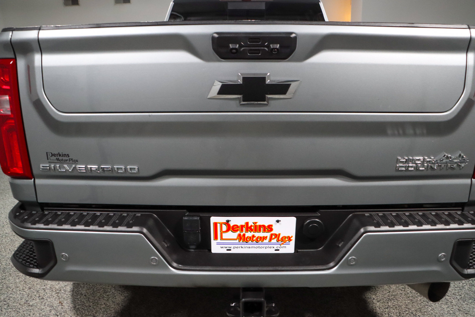 Used 2024 Chevrolet Silverado 3500 High Country w/ High Country Premium Package AWD/4WD image 8
