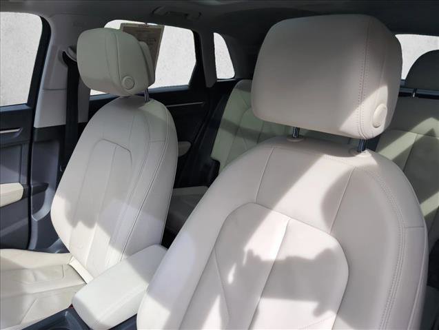 Used 2020 Audi Q3 2.0T Premium w/ Convenience Package AWD/4WD image 9
