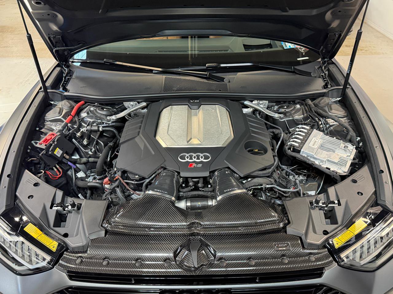 Used 2023 Audi RS 6 w/ Carbon Optic Package image 24