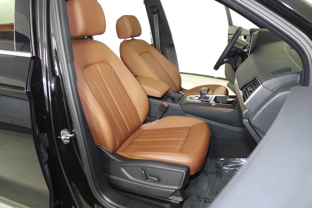 Used 2023 Audi Q5 2.0T Premium w/ Convenience Package image 19