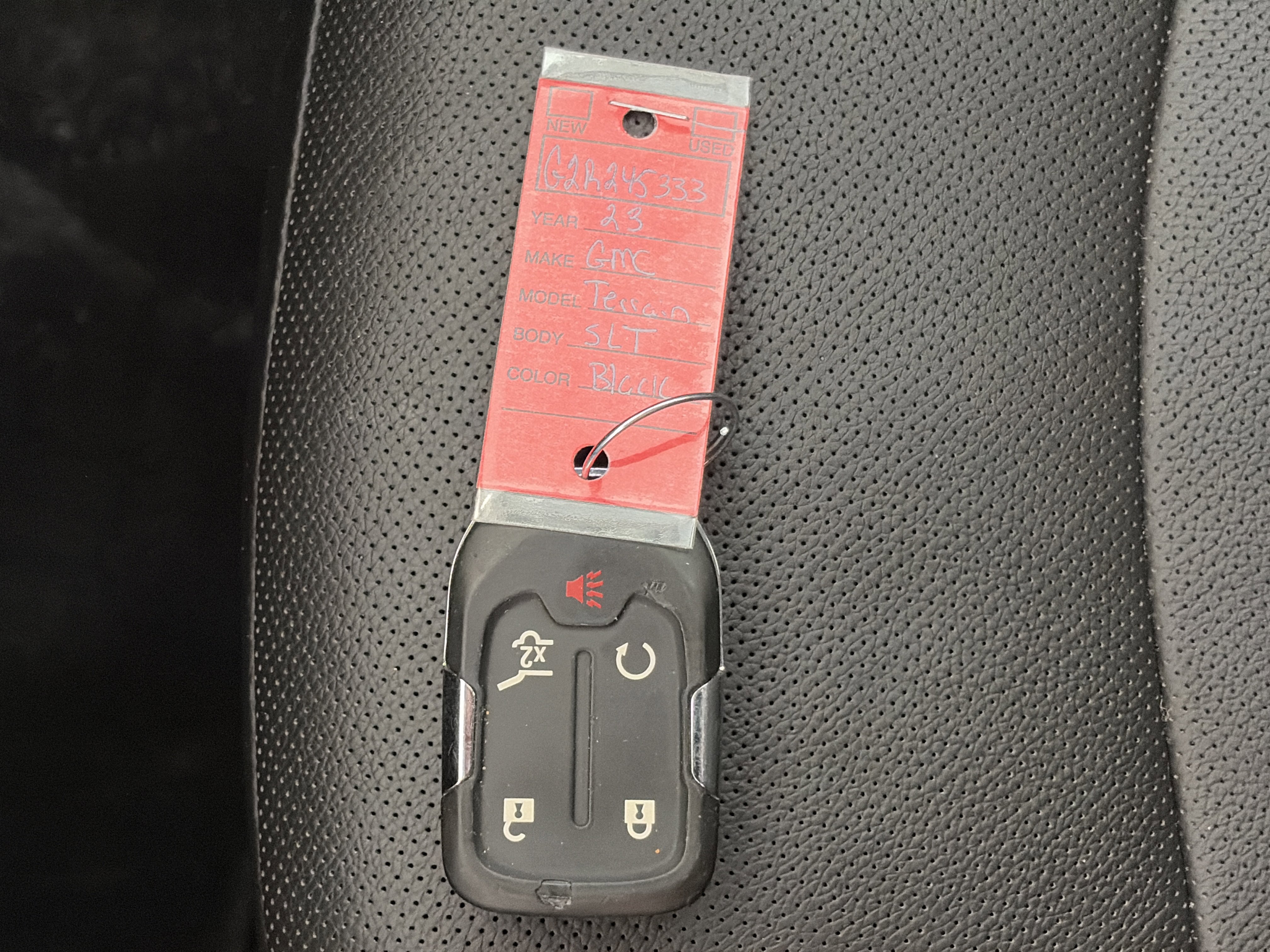 Used 2023 GMC Terrain SLT image 33