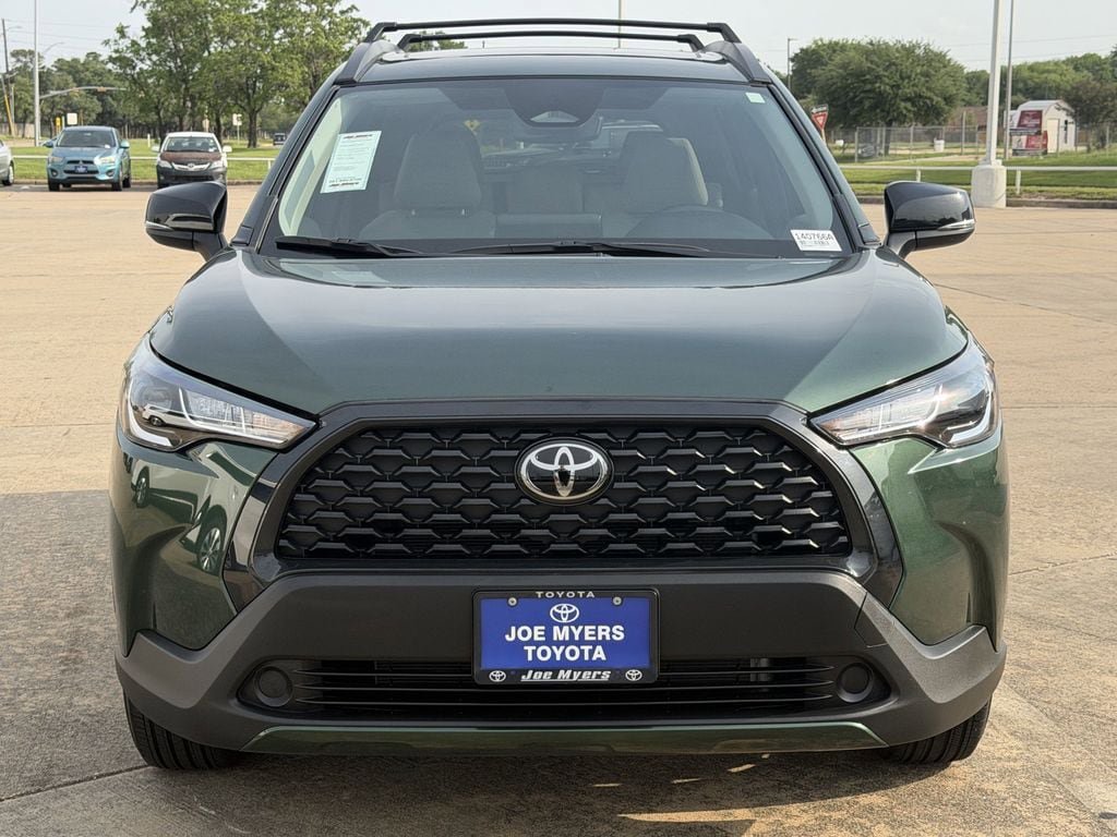 Used 2025 Toyota Corolla Cross LE w/ Moonroof Package FWD image 3