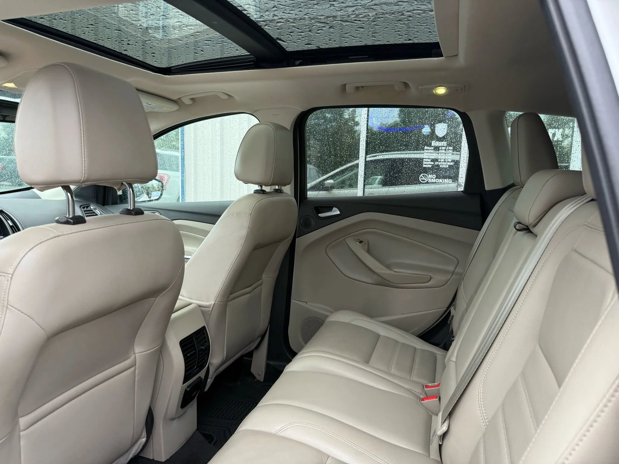 Used 2017 Ford Escape Titanium image 9