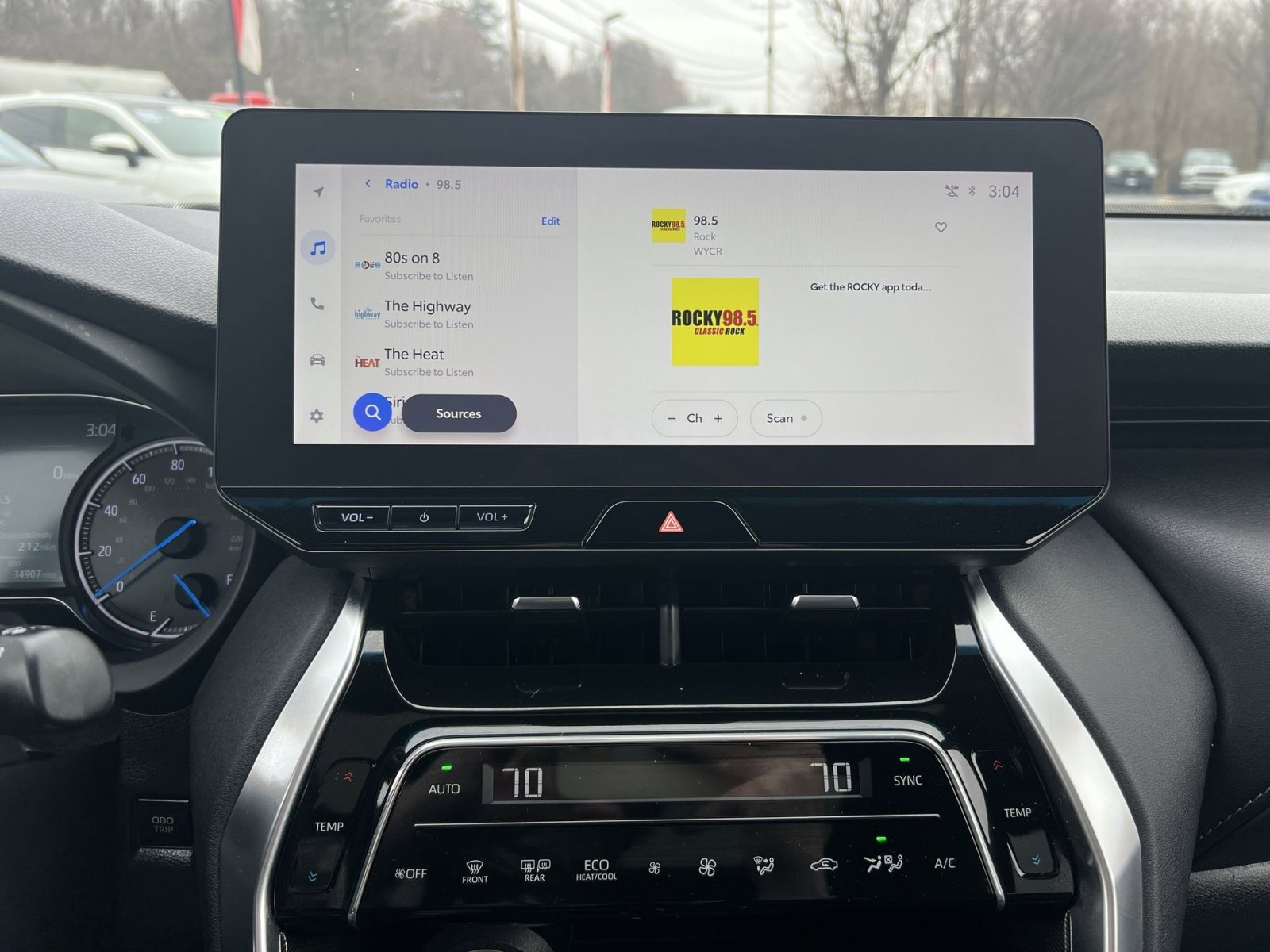 Used 2023 Toyota Venza Nightshade image 18