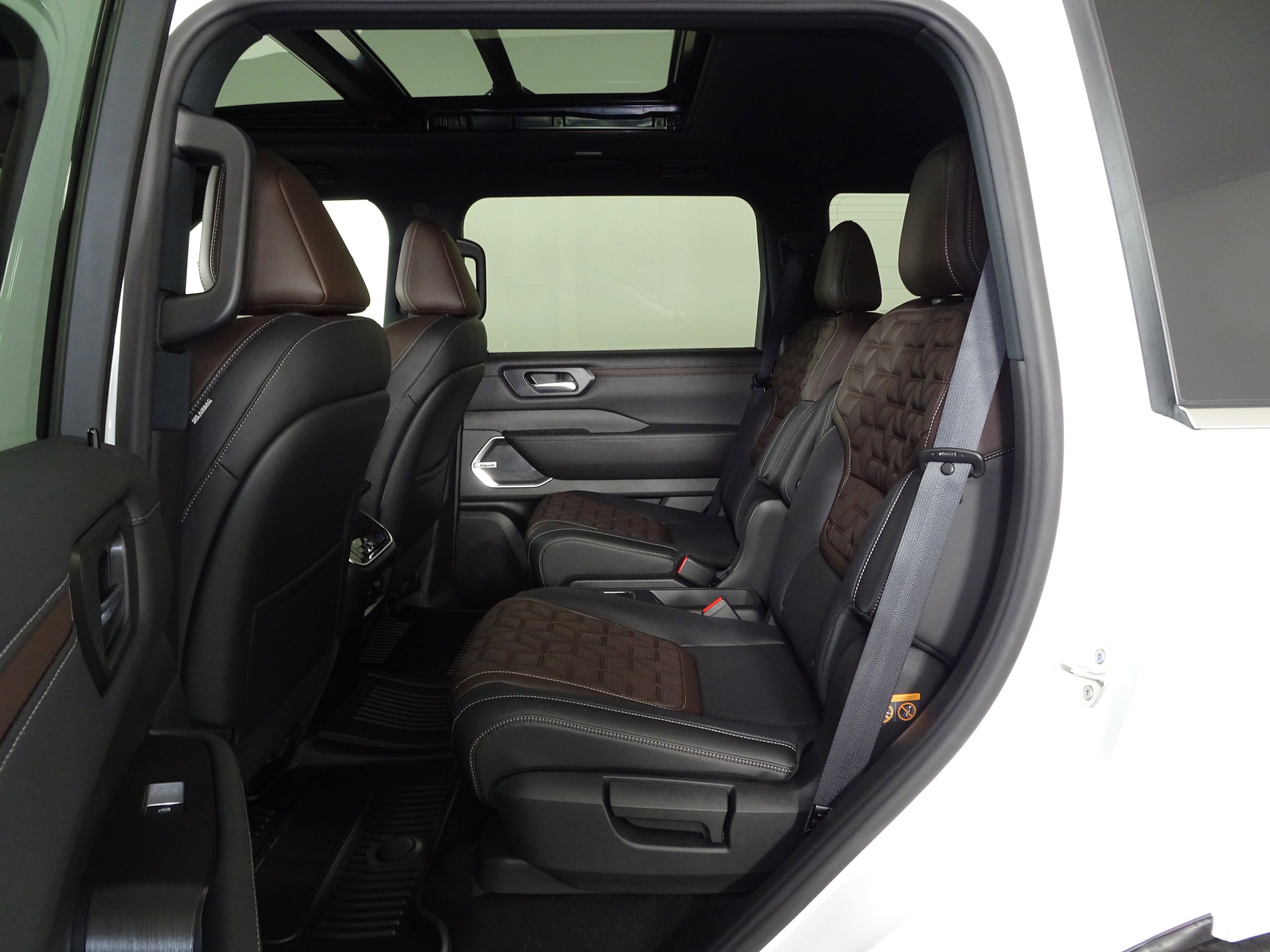 New 2026 Nissan Armada Platinum Reserve image 7