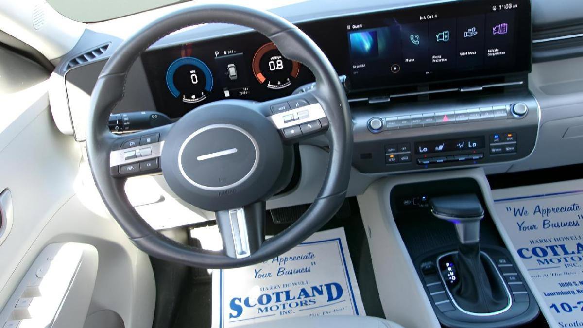 Used 2025 Hyundai Kona SEL image 11