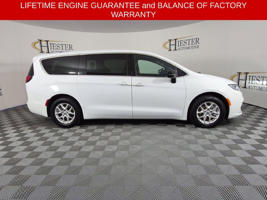 Certified 2025 Chrysler Pacifica Select FWD image 3