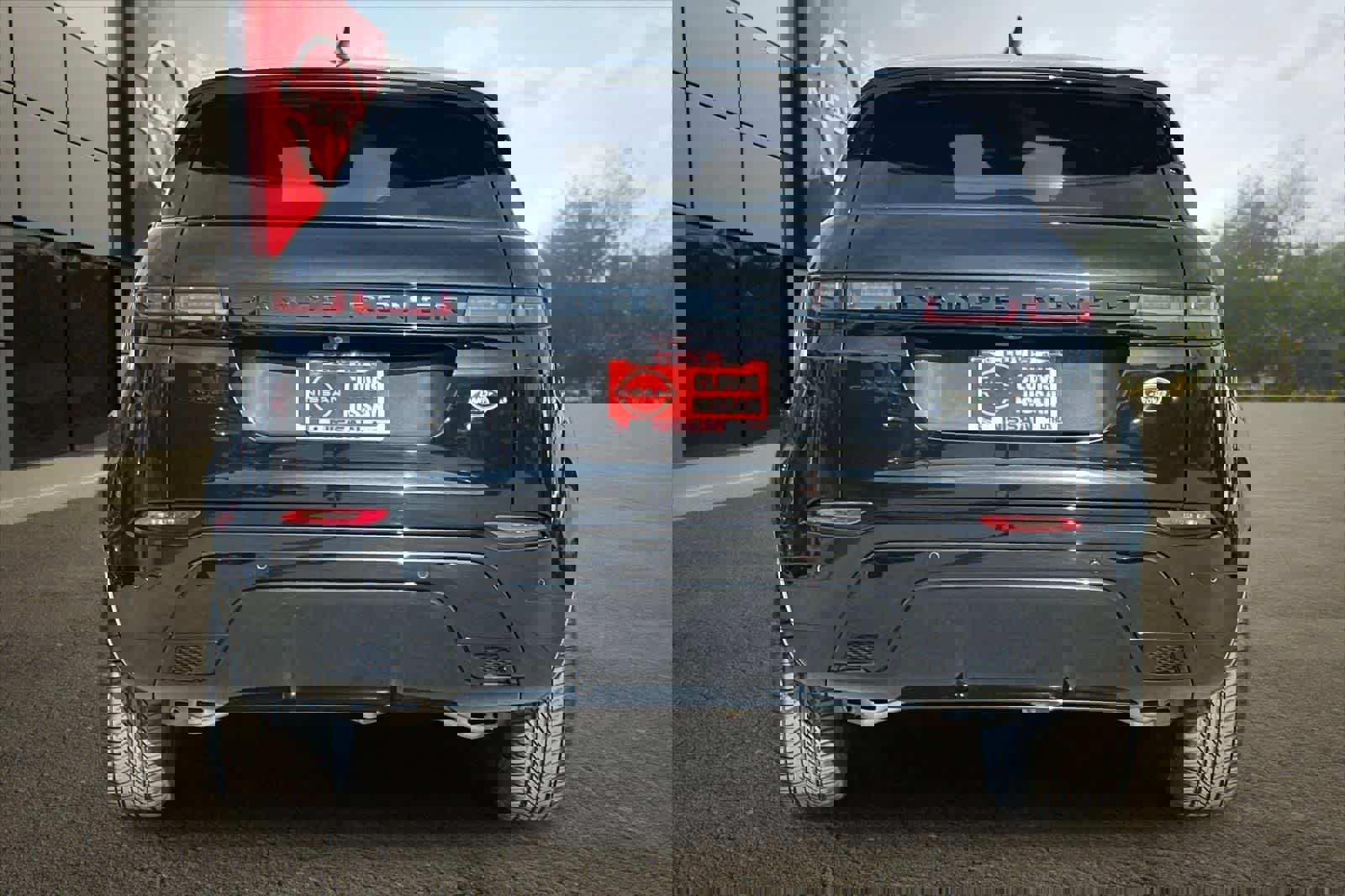 Used 2023 Land Rover Range Rover Evoque R-Dynamic S image 8