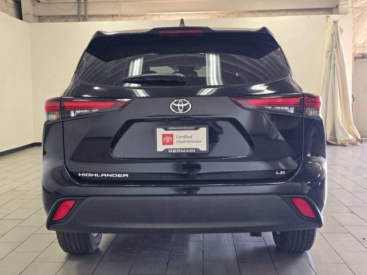 Certified 2025 Toyota Highlander LE FWD image 13