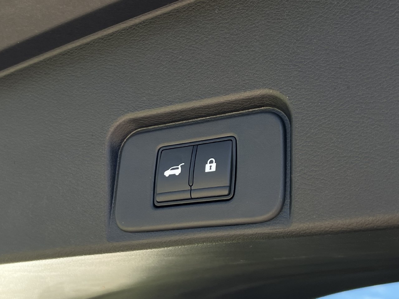Used 2026 Nissan Rogue SV FWD image 22