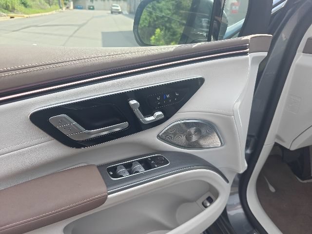 Used 2023 Mercedes-Benz EQS 450+ SUV image 10