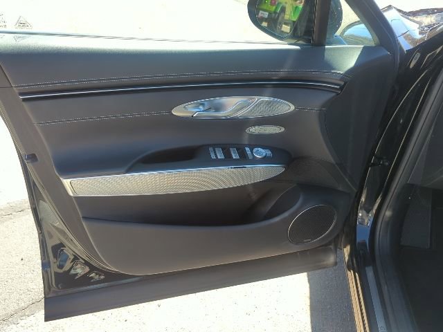 Used 2023 Genesis GV70 2.5T w/ Sport Prestige Package image 17