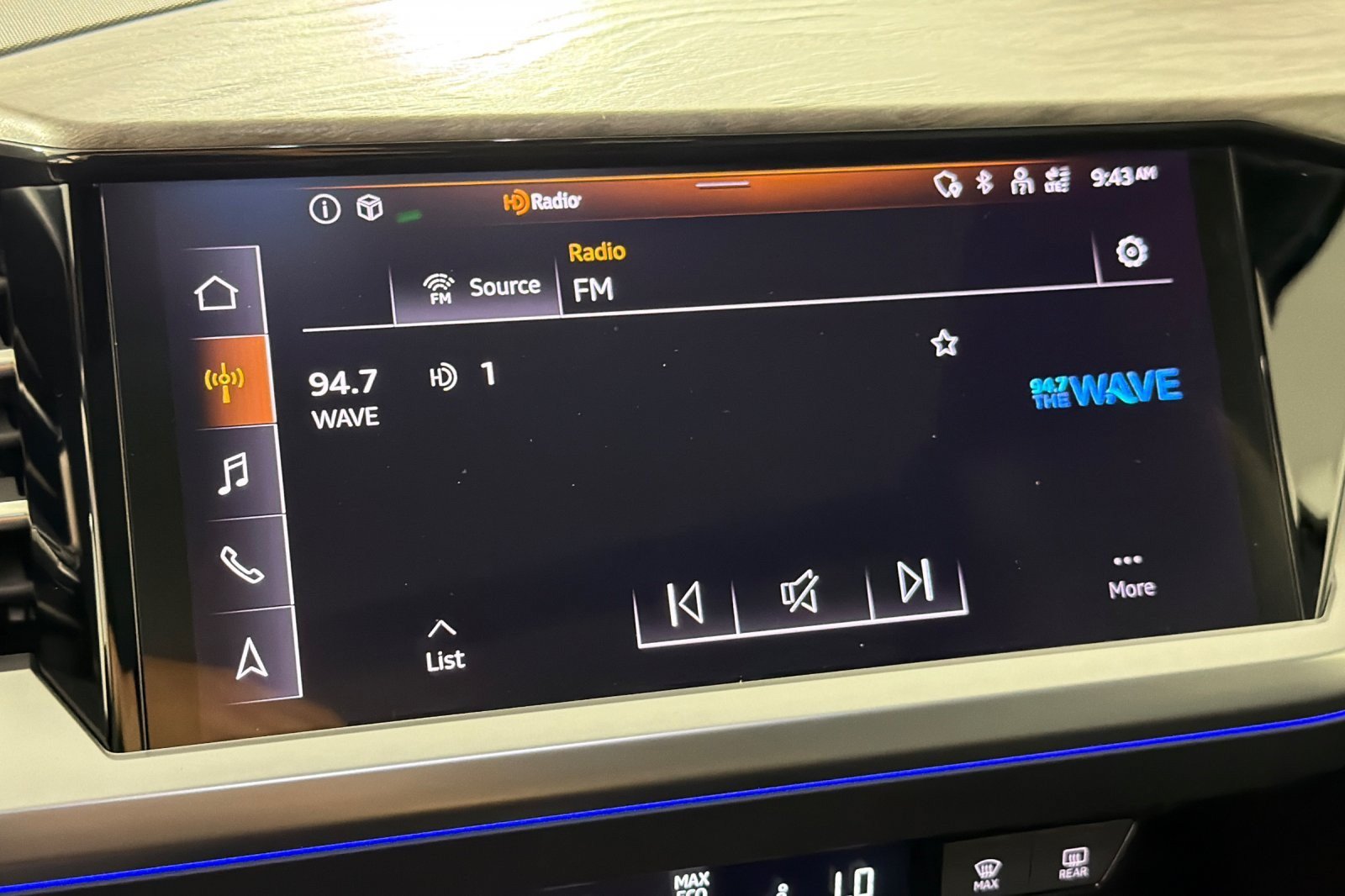 Used 2023 Audi Q4 e-tron Prestige AWD/4WD image 17