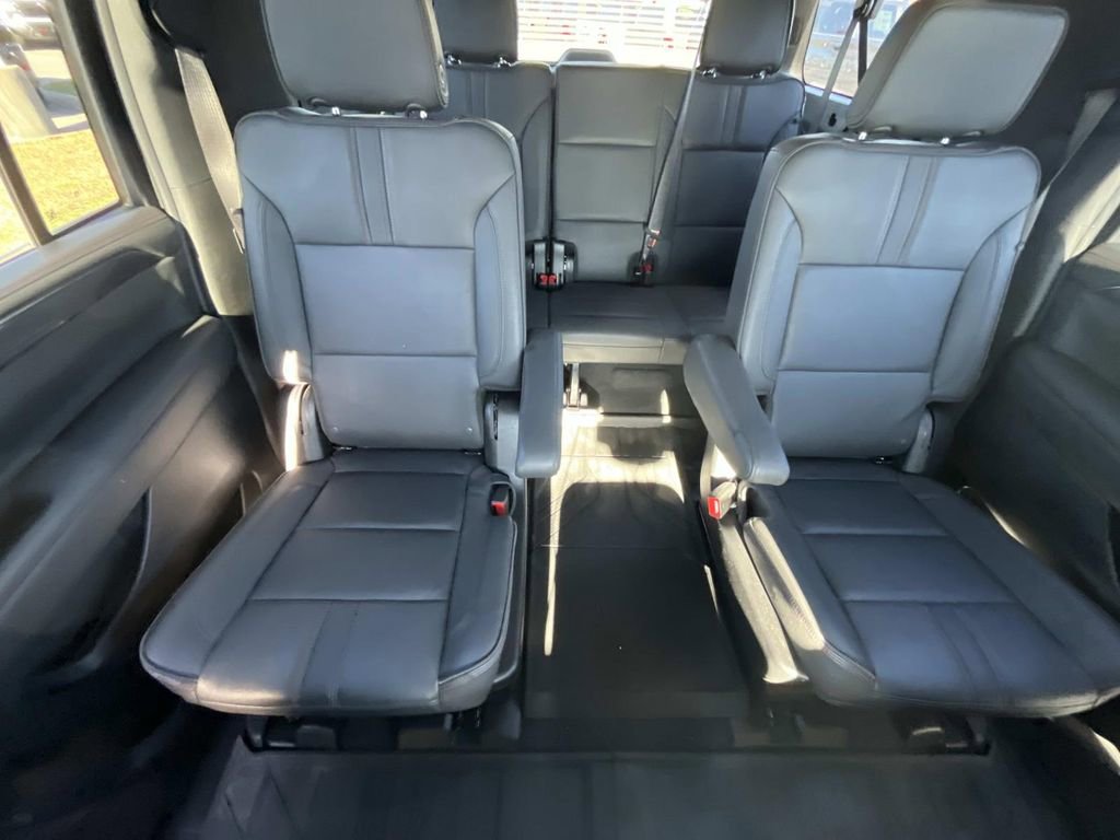 Used 2024 Chevrolet Suburban RST w/ Luxury Package image 33