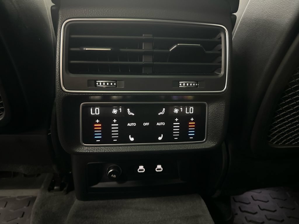 Used 2022 Audi SQ8 Prestige AWD/4WD image 25