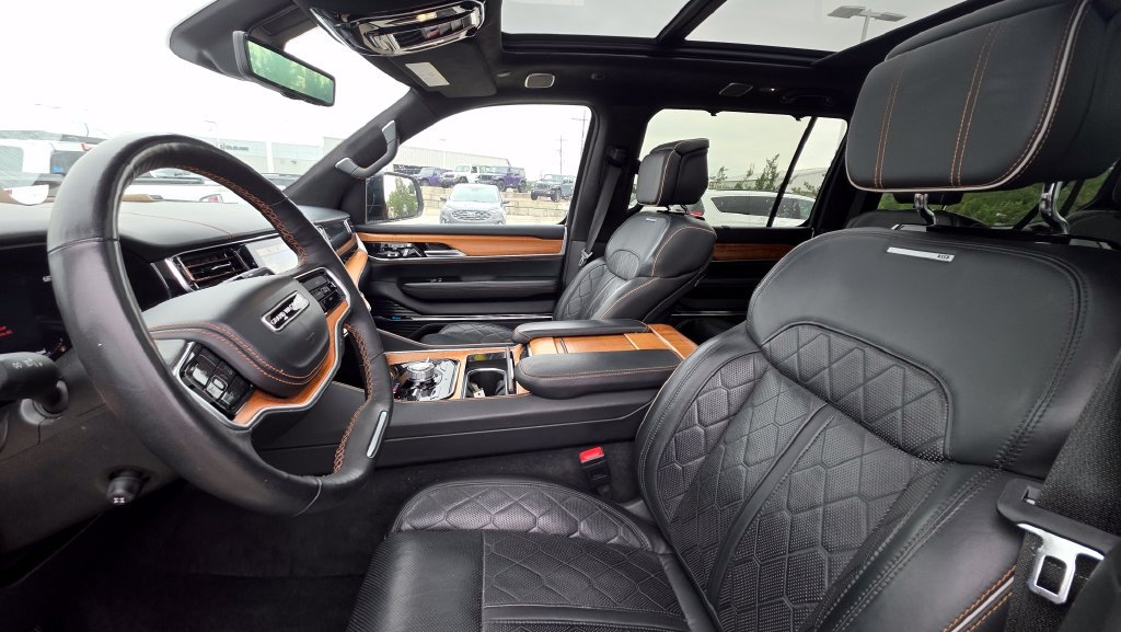 Used 2024 Jeep Grand Wagoneer L Series III AWD/4WD image 11