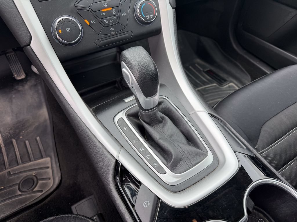 Used 2015 Ford Fusion SE FWD image 18