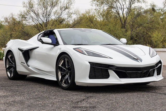 Used 2026 Chevrolet Corvette Z06 w/ Stealth Interior Trim Package RWD image 12