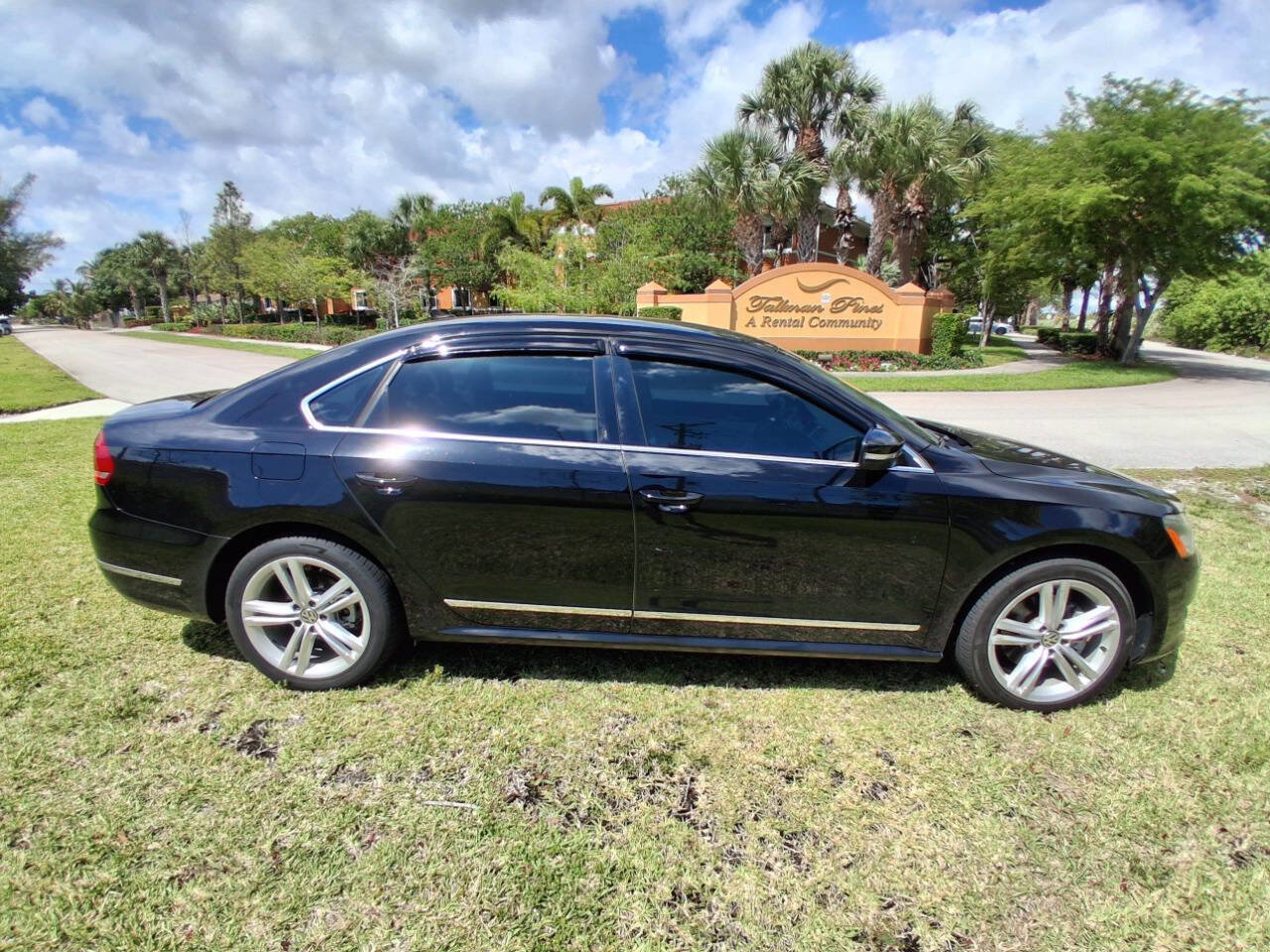 Used 2015 Volkswagen Passat TDI SEL Premium FWD image 5