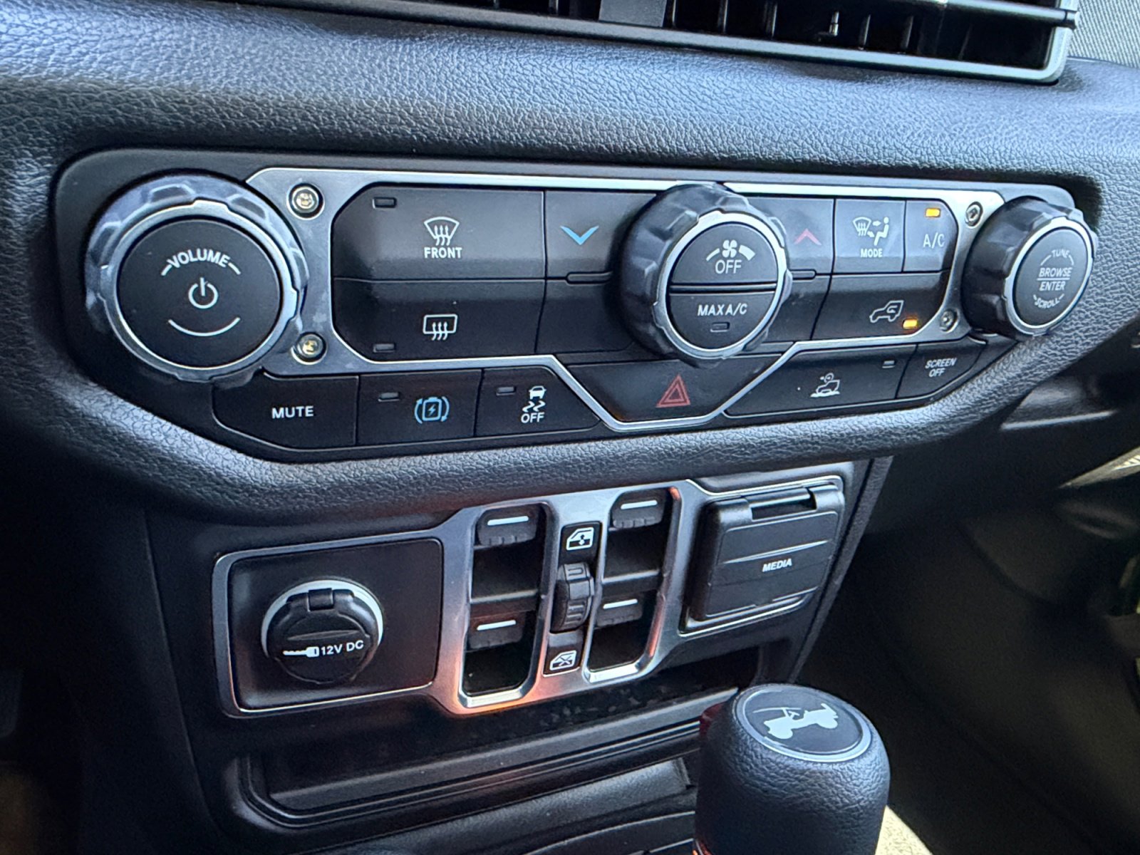 Used 2025 Jeep Wrangler Sport S image 19