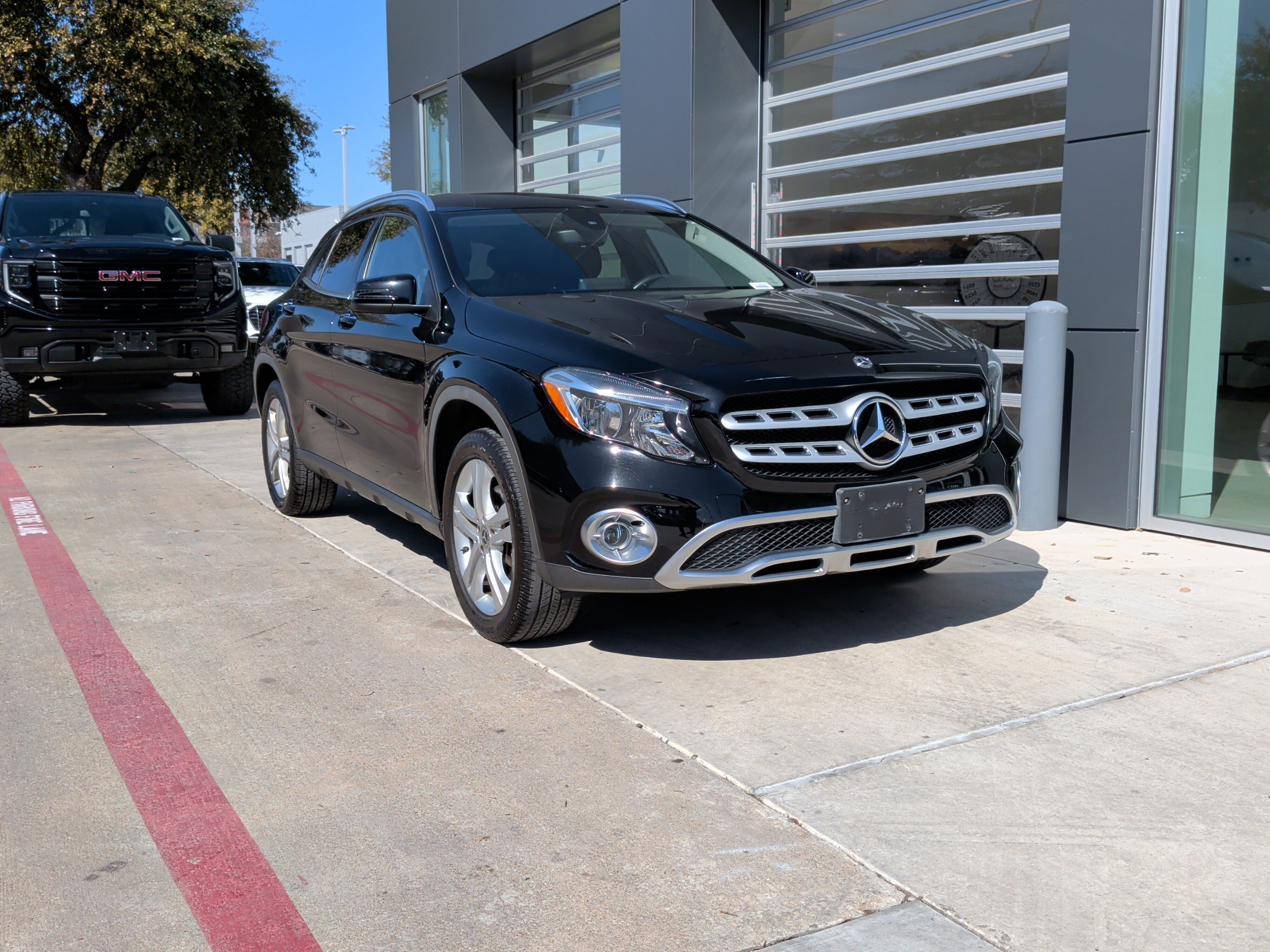 Used 2018 Mercedes-Benz GLA 250 4MATIC image 2