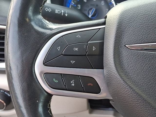Used 2021 Chrysler Pacifica Touring-L FWD image 23