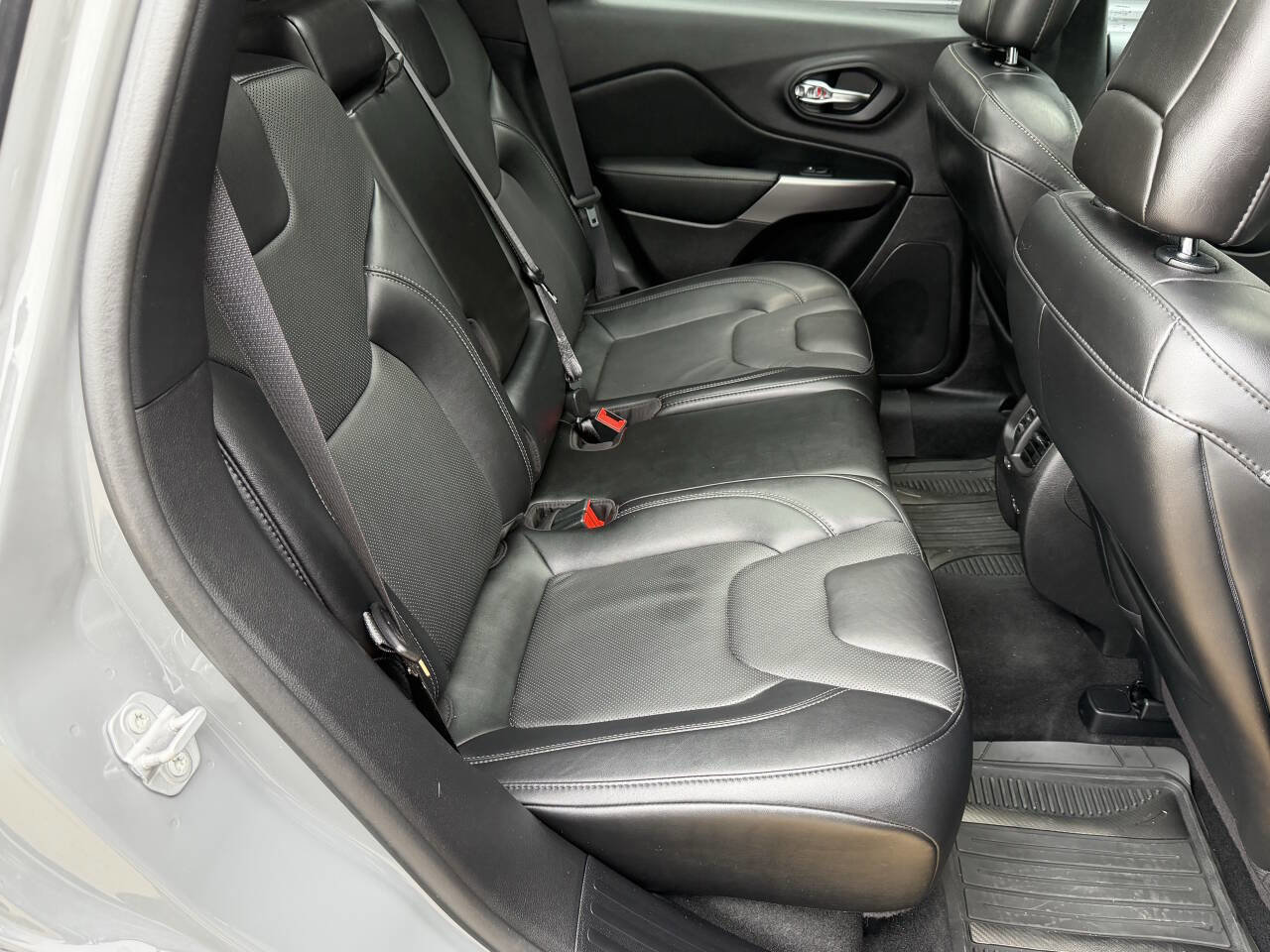 Used 2021 Jeep Cherokee Limited image 18