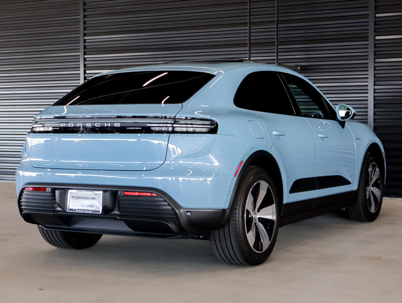 Used 2025 Porsche Macan Electric image 10